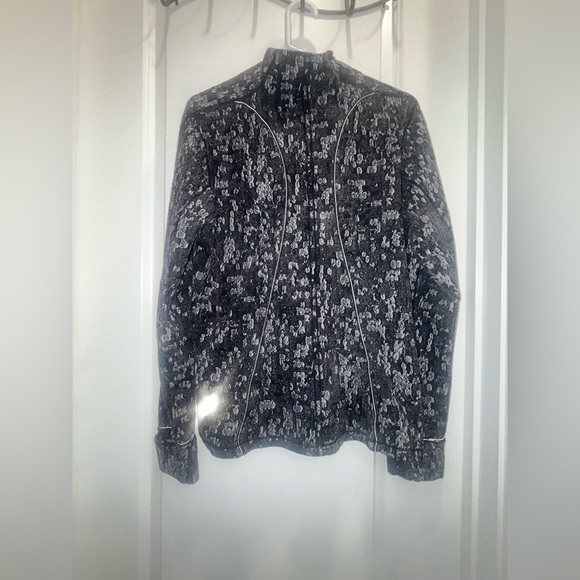 Lululemon Run Briskly 1/2 Zip
Eventide Jacquard Black Alpine White - Picture 3 of 5